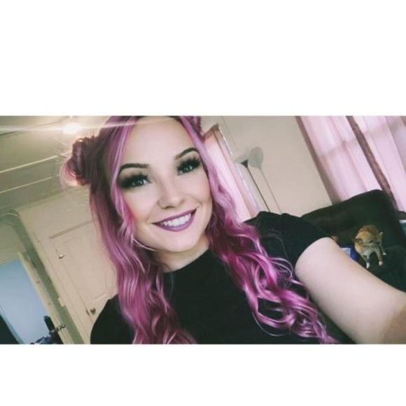 Meet your Posher, Gabrielle - Picture 1 of 1